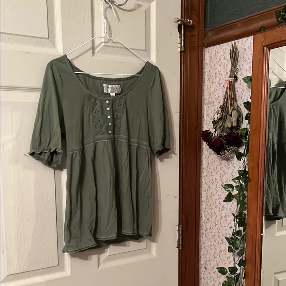 American Eagle Outfitters Green Buttoned Relaxed Blouse